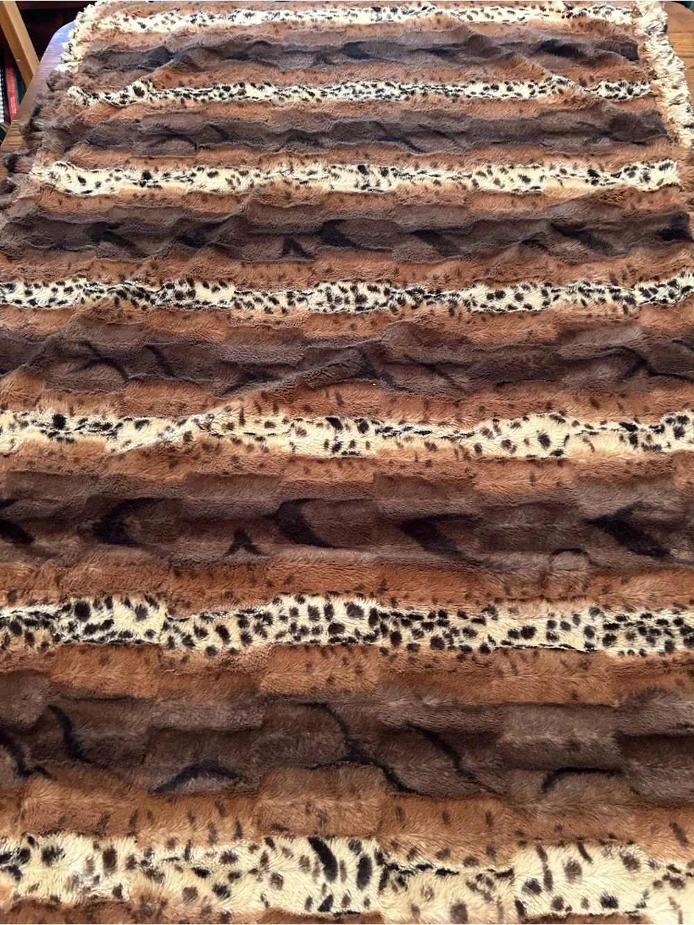 Bessie&Barnie ultra-soft Luxury Blanket-FauxFur Leopard Stripe-reverses to brown